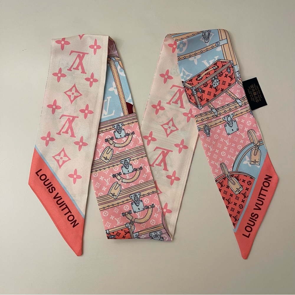 New 100% Silk "Vintage Traveler" Bandeau Scarf - Pink & Blue Trunk Print - Picture 3 of 4